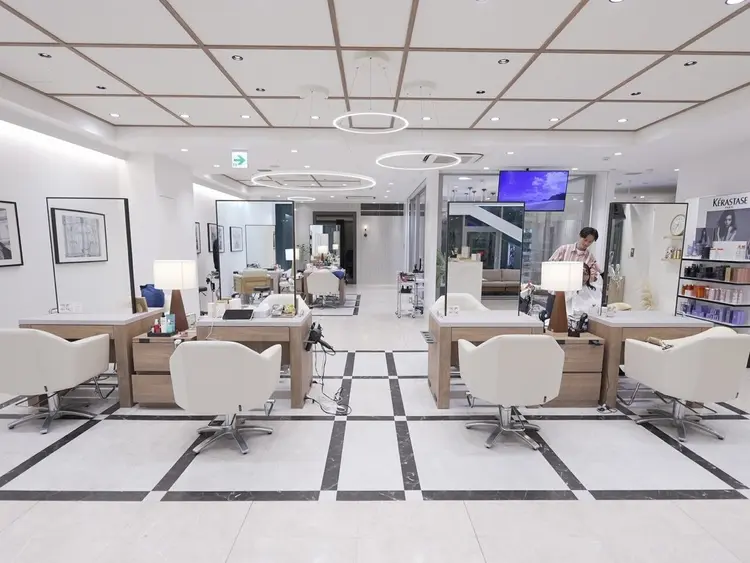GALLARIA Elegante 栄店の内観・外観1