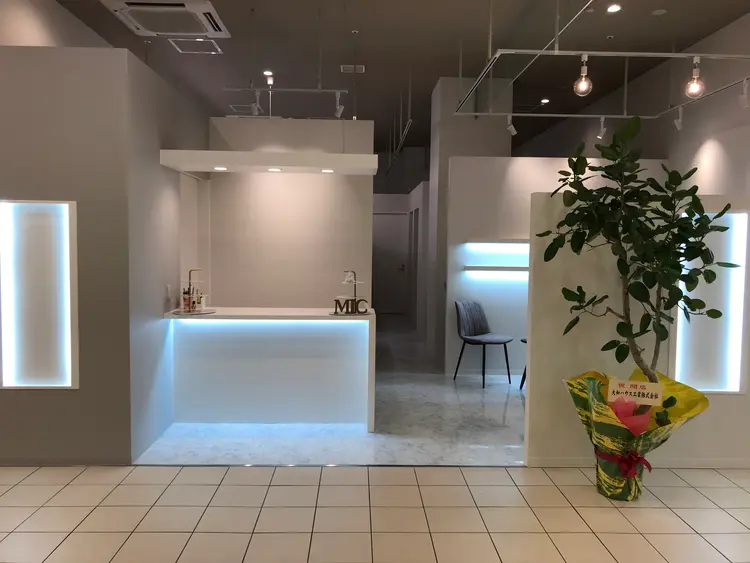 マツエクサロンMic那覇店の内観・外観1