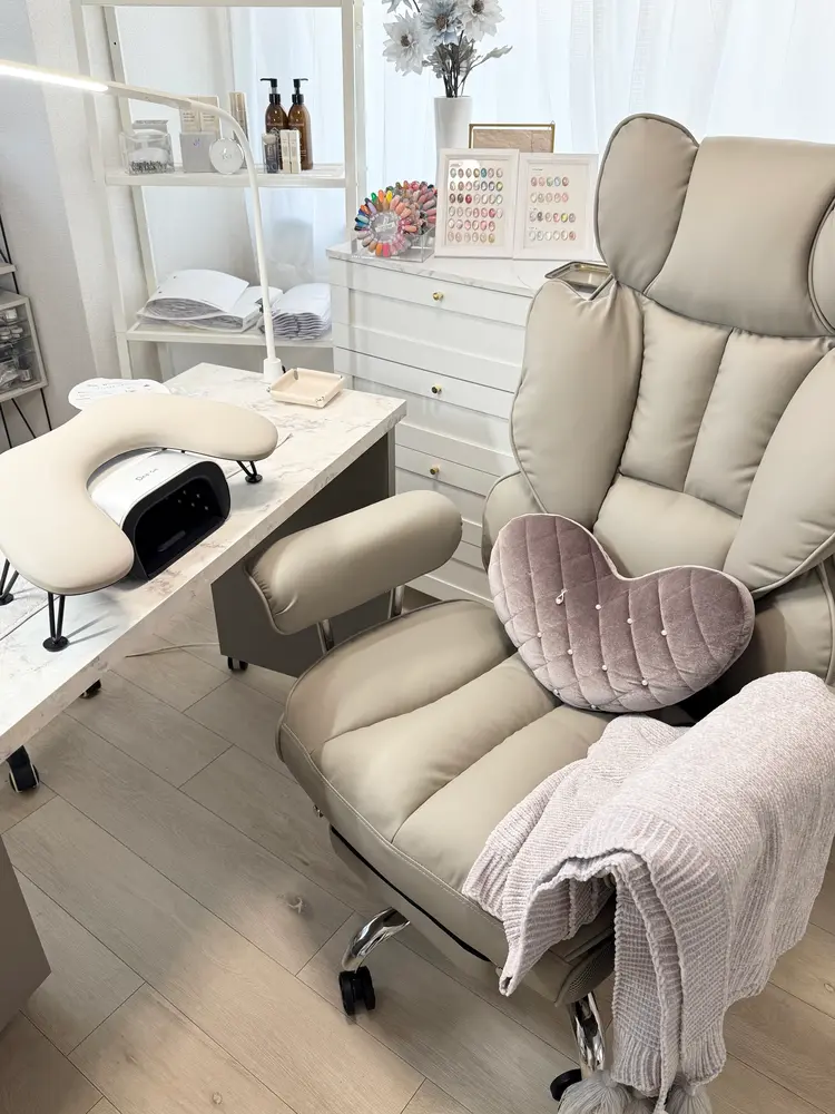 ネイル&陶肌トリートメントサロン　　Bellellの内観・外観1