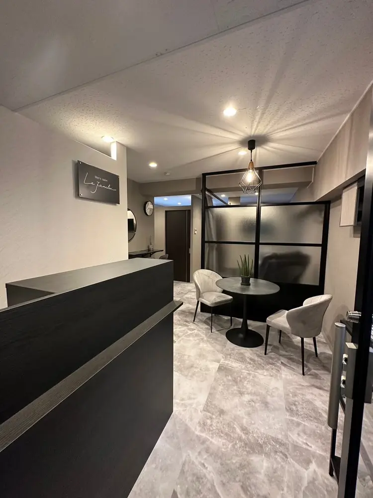 美容整体•小顔矯正CRESTの内観・外観1