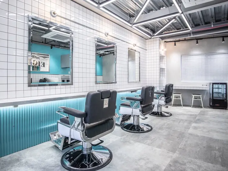 EIGHT MEN 北千住店の内観・外観1