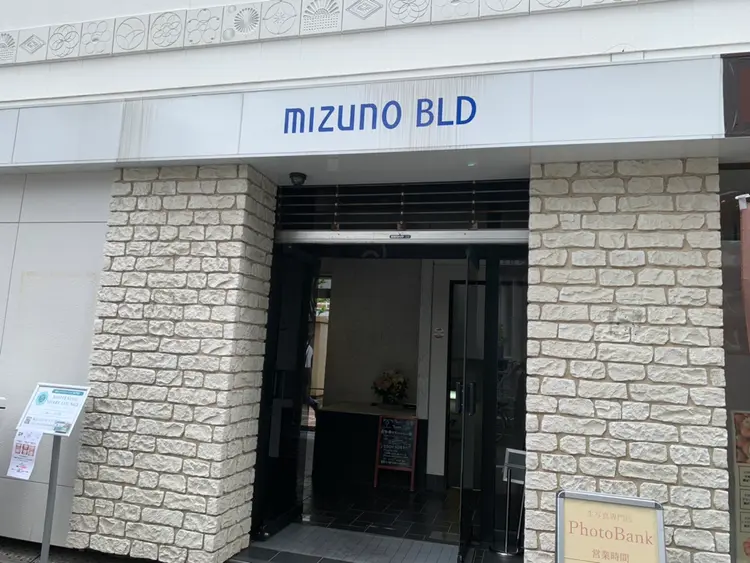 眉毛の王様 梅田店の内観・外観1