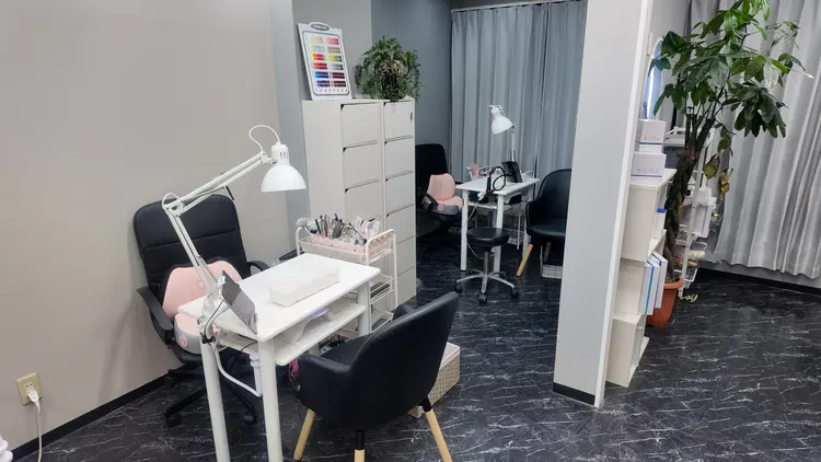 YS nailの内観・外観1