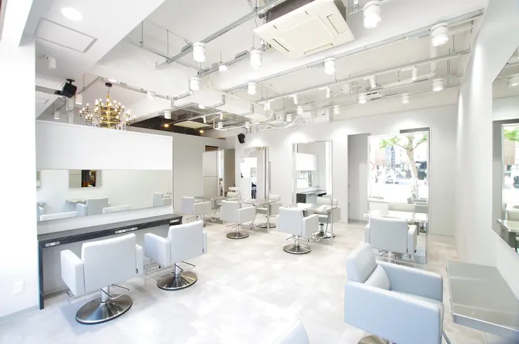 Hair&Make Allureの内観・外観2