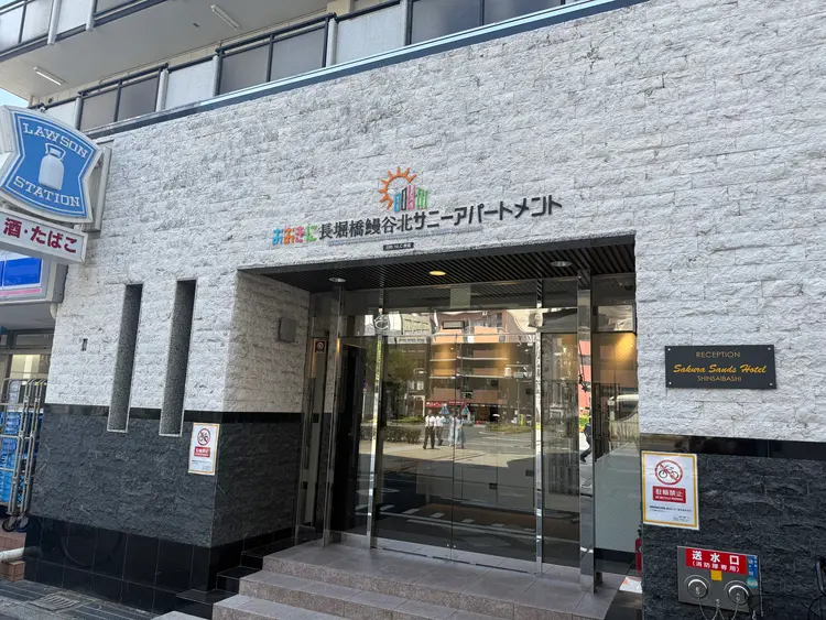 3C'sアイブロウの内観・外観3