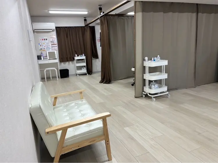 MIRAI小顔  広島駅前店の内観・外観1