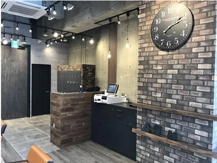 Agu hair kahala大分駅前の内観・外観2