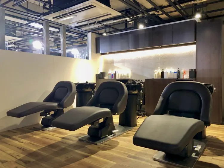 THREEの内観・外観2