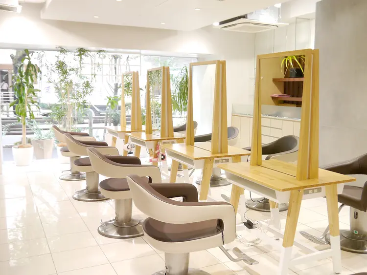 HAIR & MAKE EARTH　武蔵境店の内観・外観1