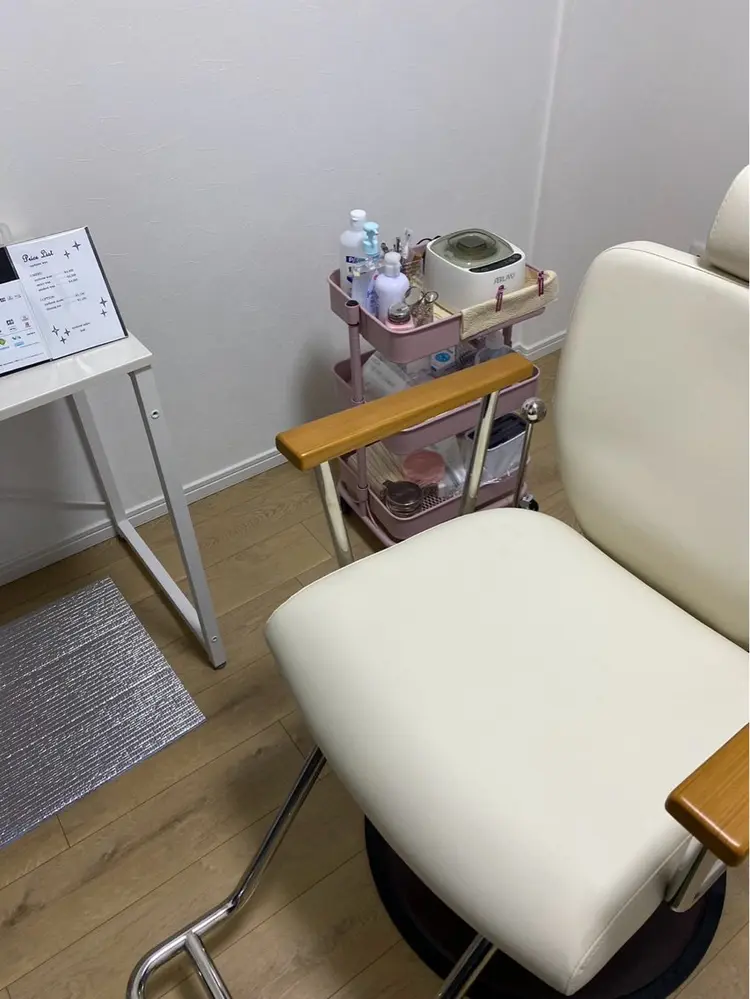 eyebrow salon A leafの内観・外観1