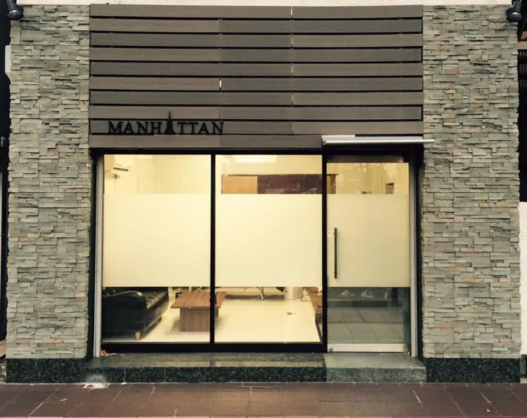 MANHATTAN 甲府店の内観・外観1