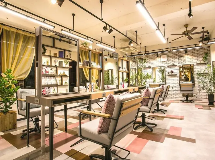 COVER HAIR bliss 大宮西口店の内観・外観2