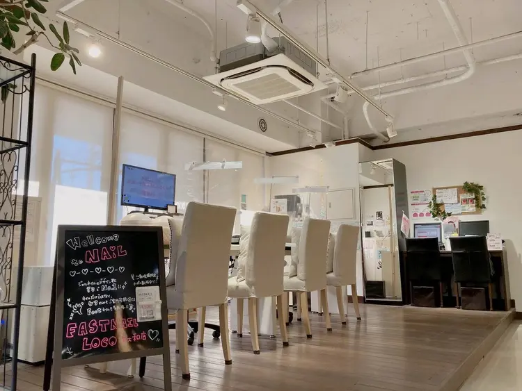 ファストネイル LOCO 東大和店の内観・外観1