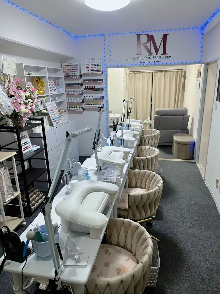 RAMU Nail 池 袋 店の内観・外観1