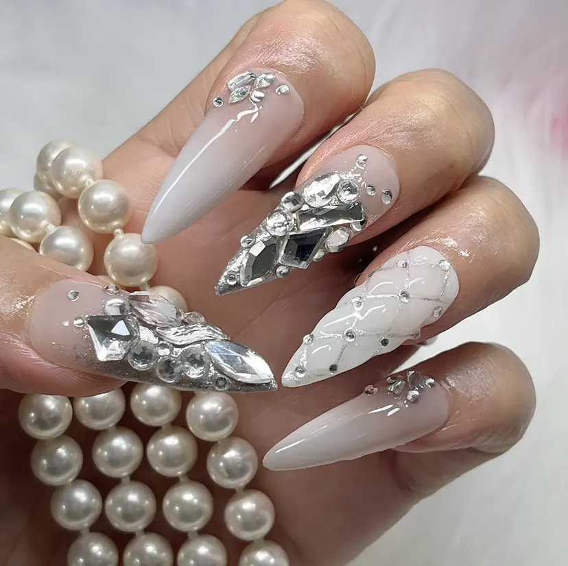 YOLO NAILの掲載