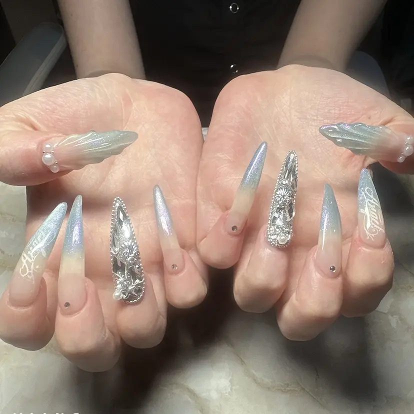 Queen nailの掲載