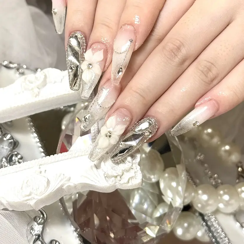 ルシイ🎀新宿長さ 出しパーツ専門店の掲載