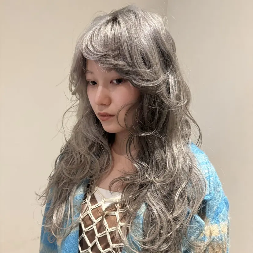 ハイトーン/デザイン カラー山下莉歩の掲載