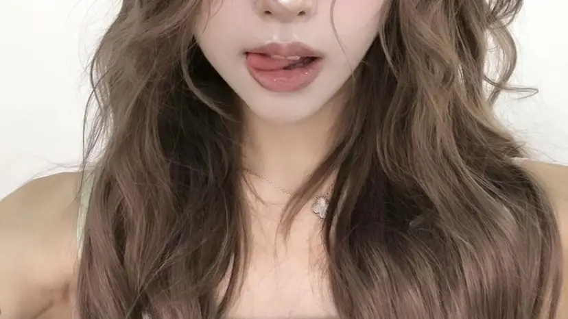 透け感ベージュ🤎 韓国ヘアtakutoの掲載