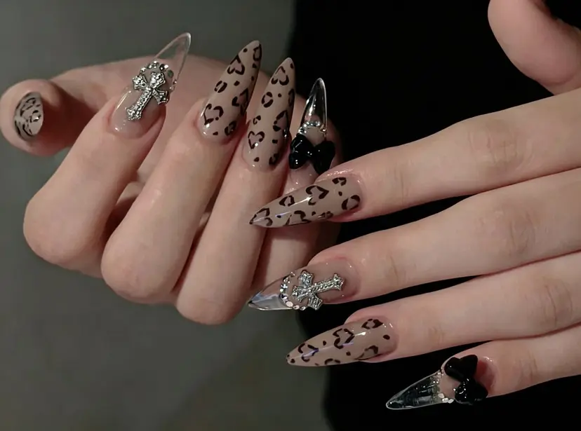 モナ nail salonの掲載