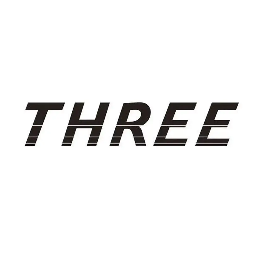 🪞official THREE 横浜🎀の掲載