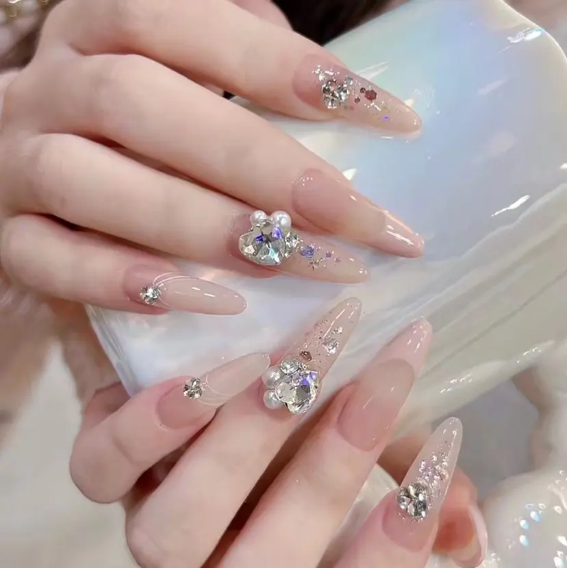 Queen nailの掲載
