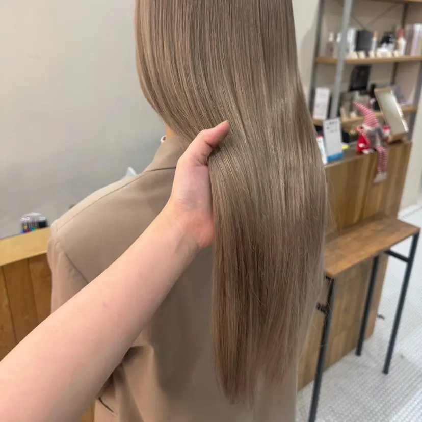 ハイトーン/デザイン カラー山下莉歩の掲載