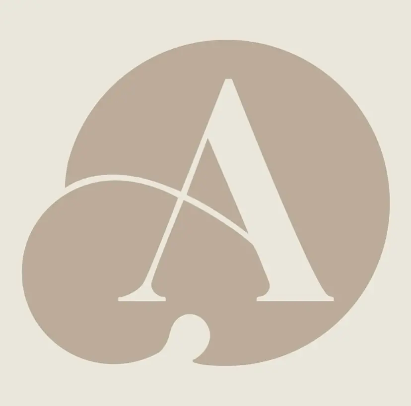 榊琴帆/美容師兼 アイブロウリストの掲載