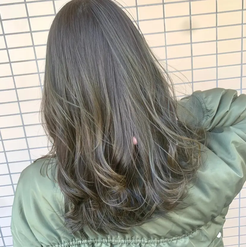 ワンカラーの先駆者 20代女性から支持の掲載