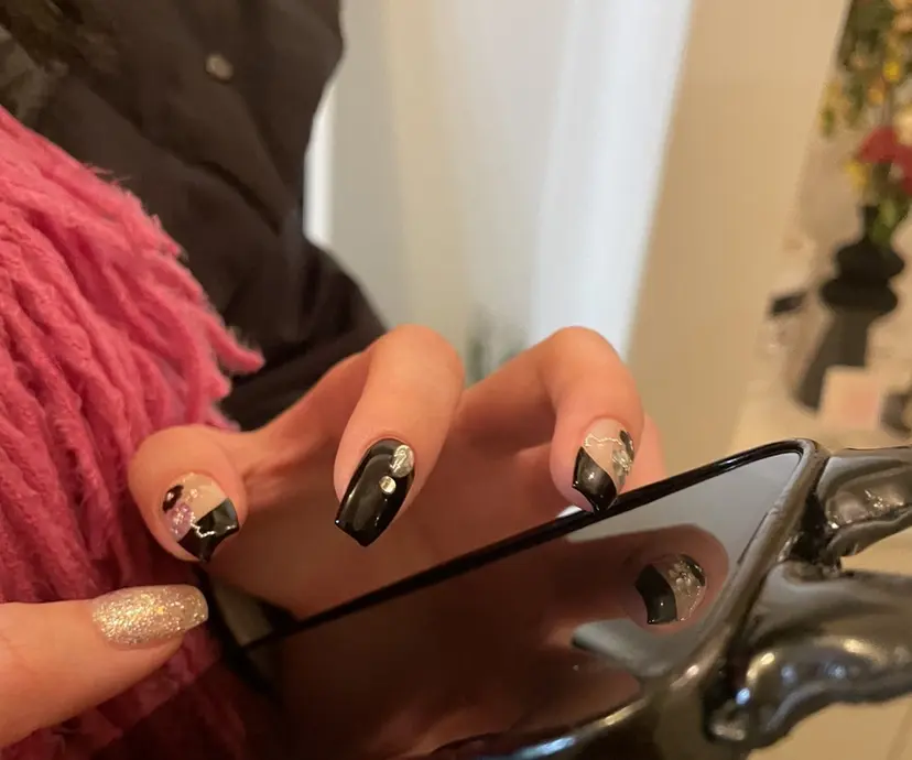 with hues AYAの掲載