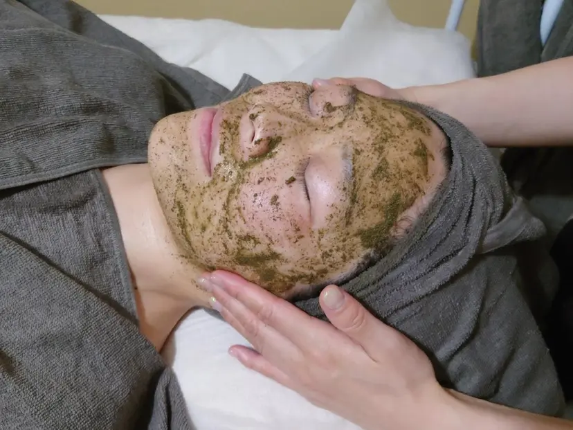 Luanaまつパ脱毛 ハーブピーリング眉毛の掲載