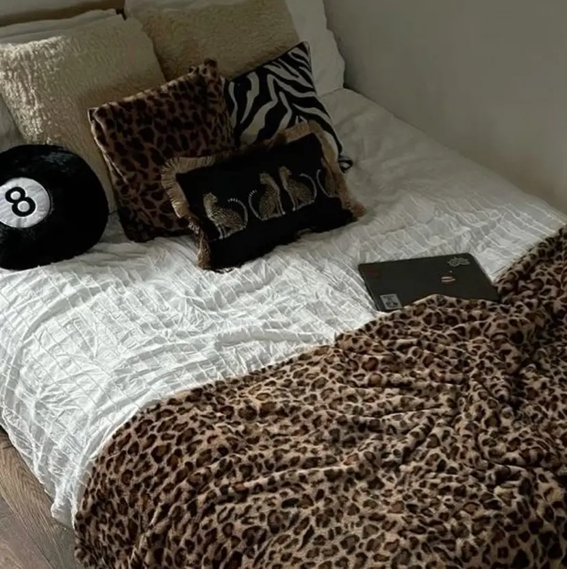 ハイトーン/デザイン /enne/あこ🦖の掲載