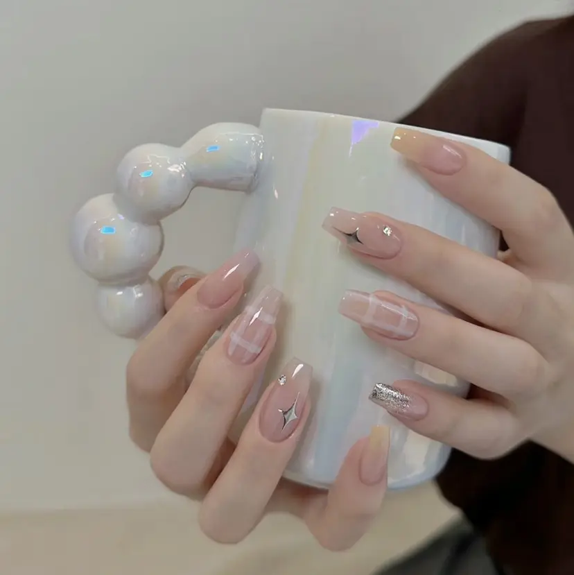 エリ🫧 nail池袋東口の掲載