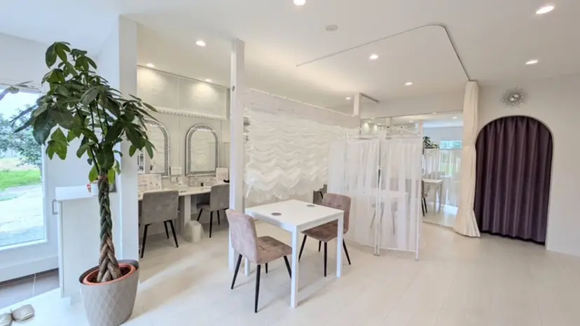 Naomi’s Salonの掲載