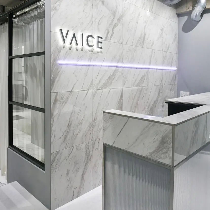 菜々🫧新宿 透明感ケアブリーチの掲載