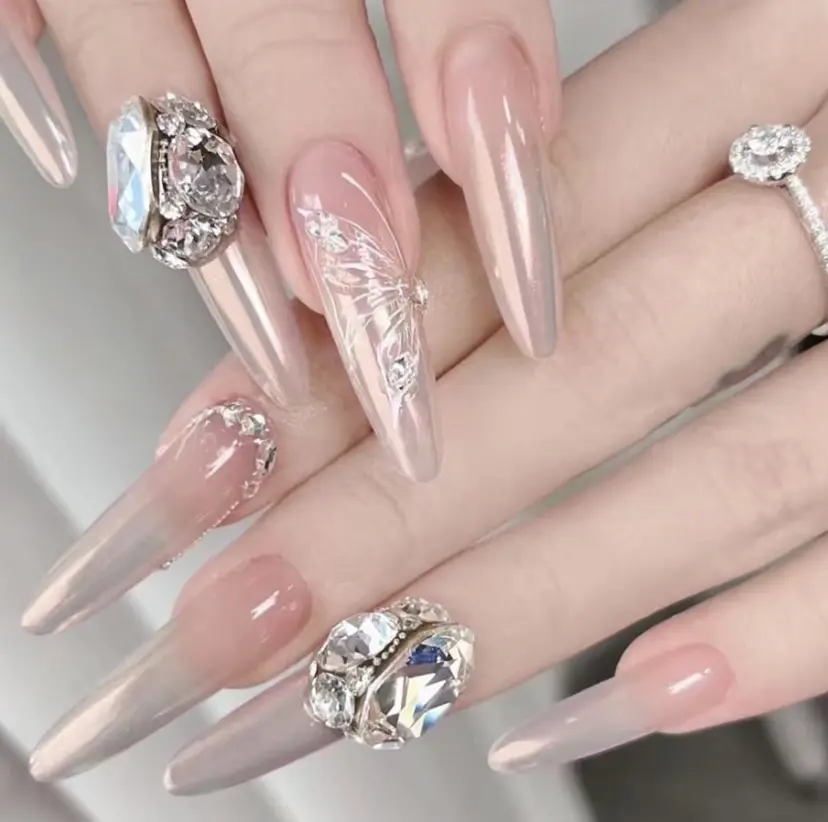 queen nailの掲載