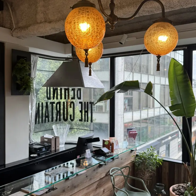 BEHIND THE CURTAIN 中嶋の掲載