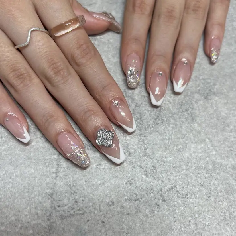 Neilist Reinaの掲載