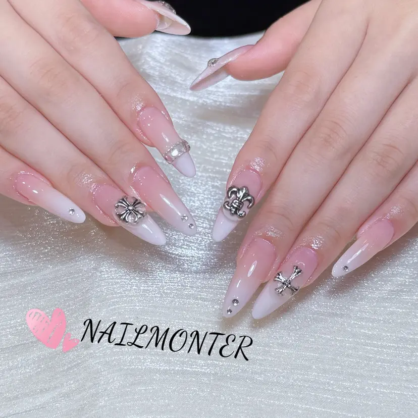 Nail Monsterの掲載