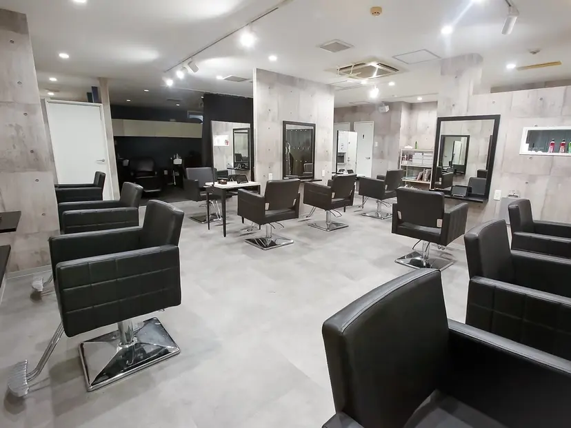 _WHITE＋ 南海難波店の掲載