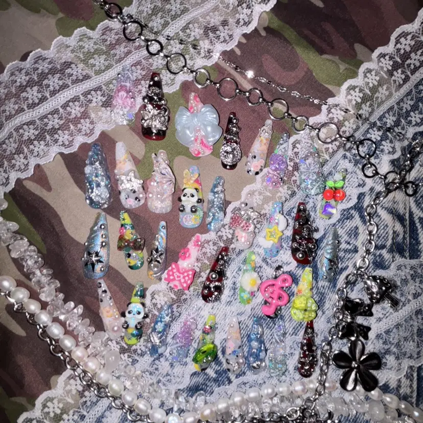 2 MeNail 個性派ネイル🦄の掲載