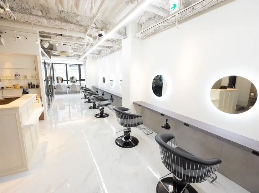 塩入ひろの、韓国ヘア 梅田/束感まつ毛の掲載