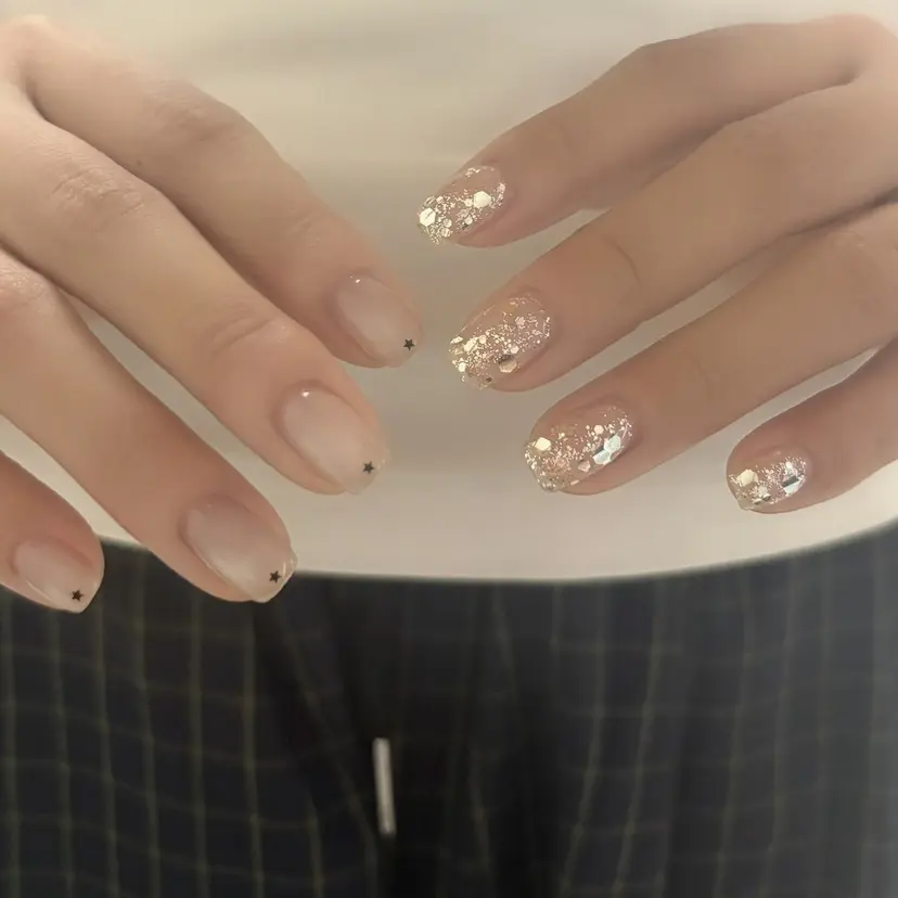 人見 菜巴（ネイリスト）の掲載