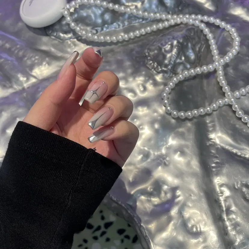 nu/i. ルイの掲載