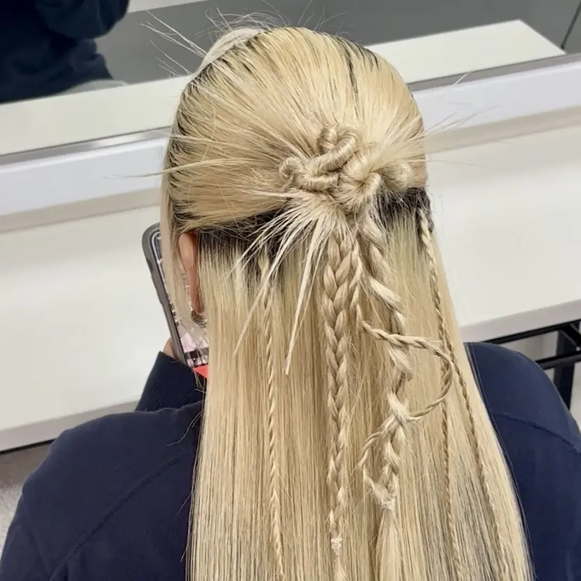 カラーモデル募集 ☘️もえな☘️の掲載