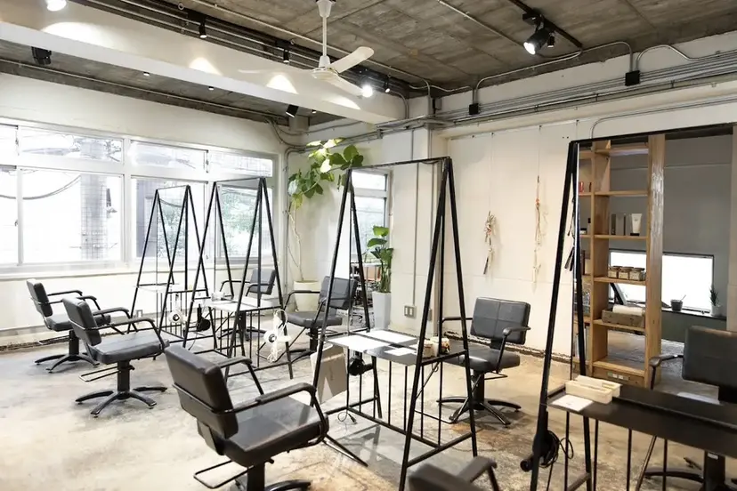 AYA 【HIKARIS】の掲載