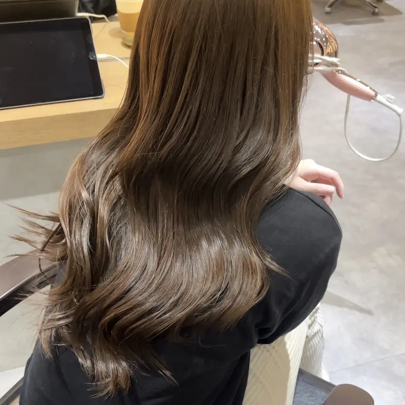 ロングカット/ うる艶カラー/ユイの掲載