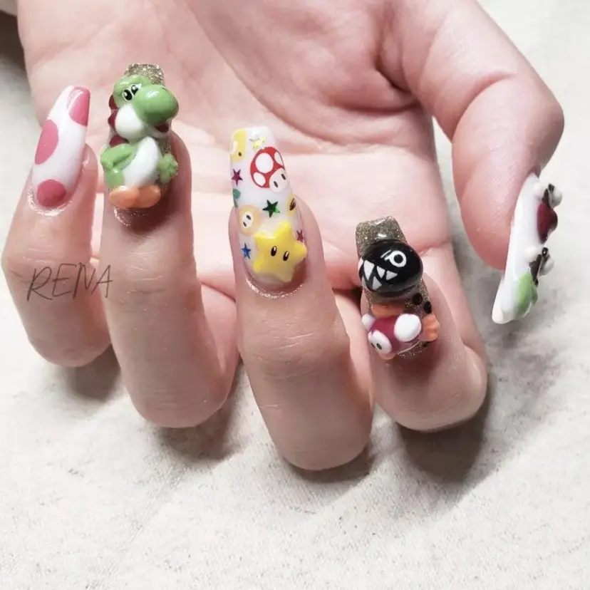 痛ネイル🩶推し活 🤍店長sagawaの掲載