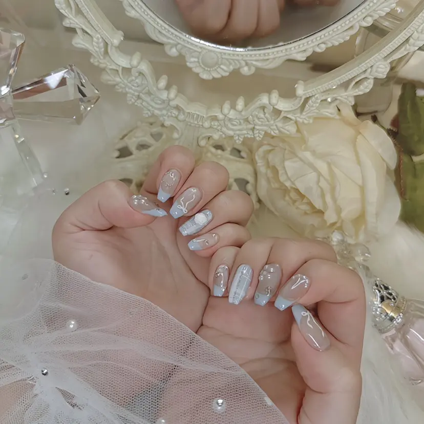 Minéa nailの掲載