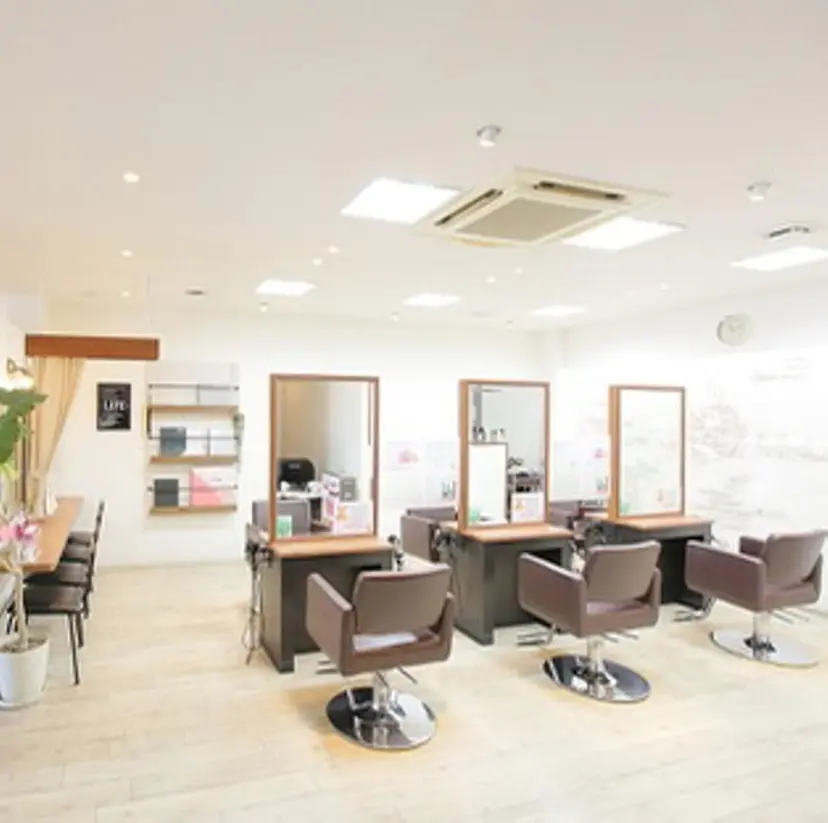 岡野  伊吹【縮毛矯 正/髪質改善】の掲載